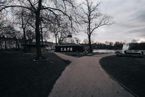 Read more about the article 信義區特色咖啡廳探訪：大型沙坑獨特設計