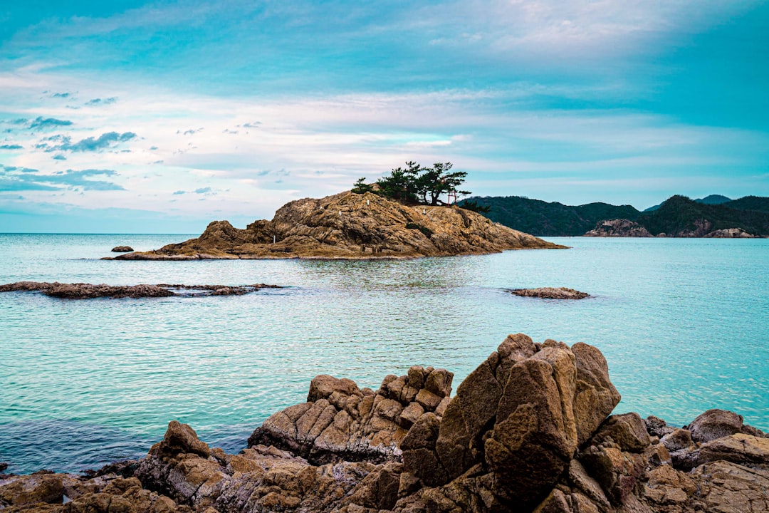 You are currently viewing 鳥取：砂丘奇景與寧靜海岸線，發現日本少見的壯闊沙漠風貌與海岸美景