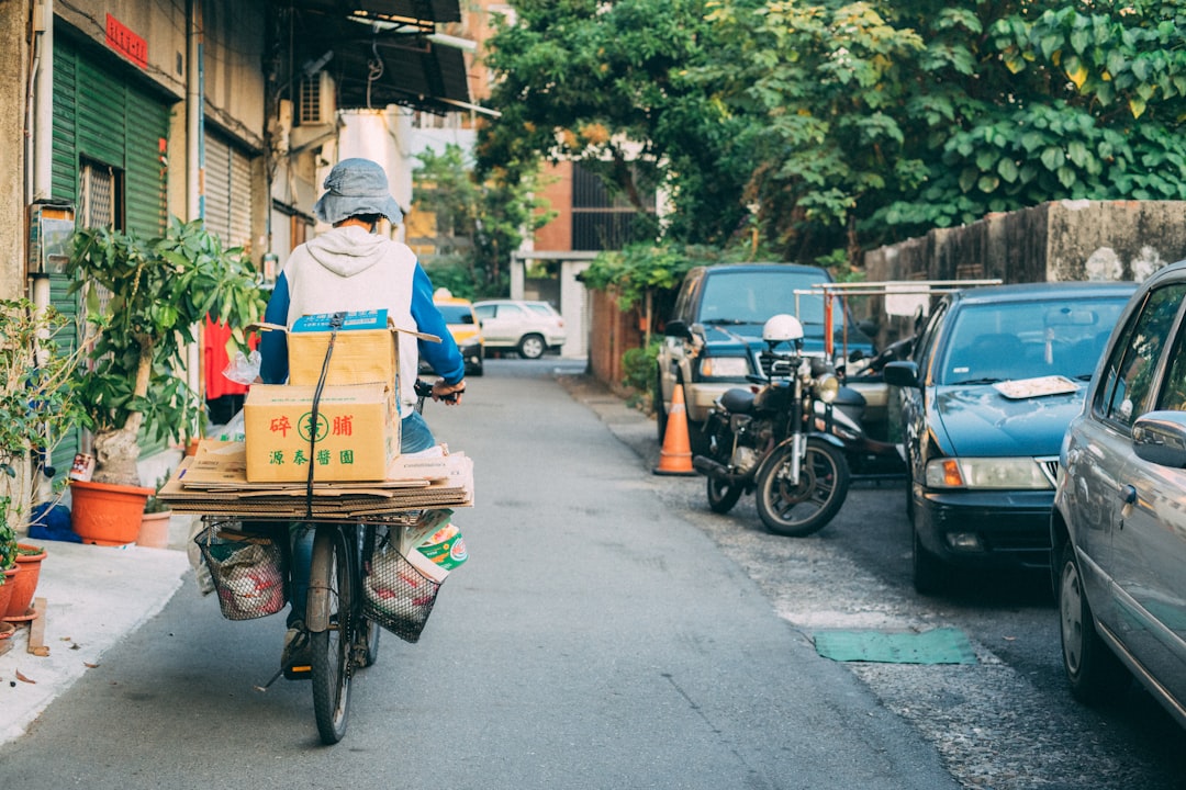 You are currently viewing 台中市：逢甲夜市美食天堂、彩虹眷村色彩藝術、高美濕地夕陽生態奇景