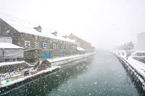 Read more about the article 小樽 — 浪漫運河與手作玻璃體驗：小樽運河漫步、音樂盒堂選購、堺町通壽司老店品嘗海鮮與玻璃工藝DIY