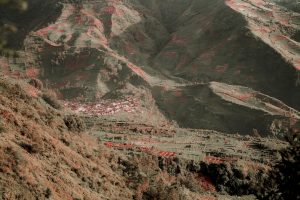 Read more about the article 登別 — 地獄谷溫泉與療癒湯宿體驗：登別地獄谷硫磺奇景健行、溫泉旅館泡湯與足湯、地獄谷自然步道探索