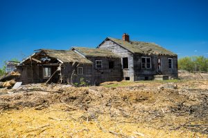 Read more about the article 房屋拆除清運流程怎麼跑？報價怎麼看才不吃虧？