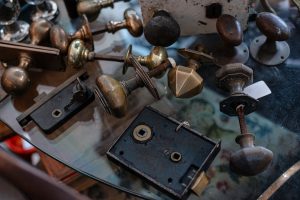 Read more about the article 【飾品五金精密加工】微細細節控管與量產一致性提升